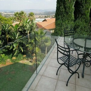 u channel glass railing24