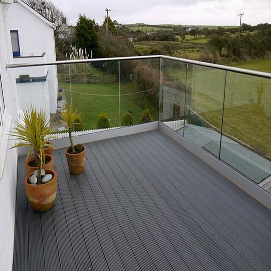 u channel glass railing43