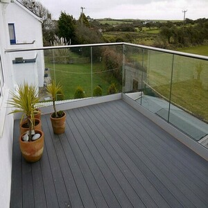 u channel glass railing43